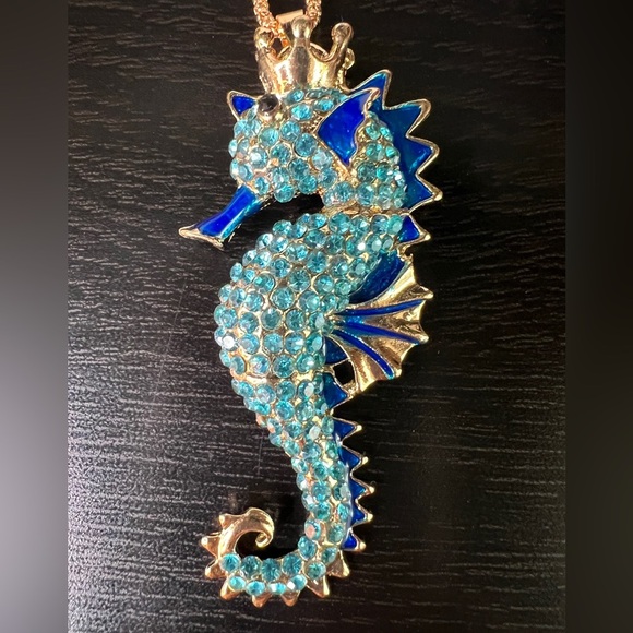 🪸NWT! Blue Rhinestone Seahorse - Picture 1 of 5